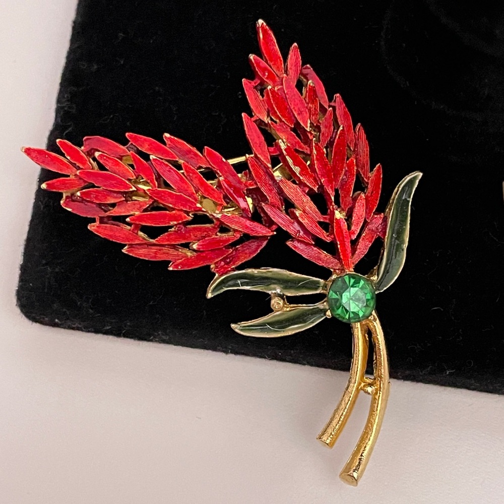 Vintage Gold Tone Christmas Winter Holiday Festive Gifting Cottage Pin / Brooch